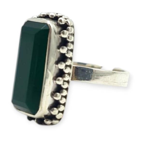 Amazing Design 925 Sterling Silver Ring in Green Stone